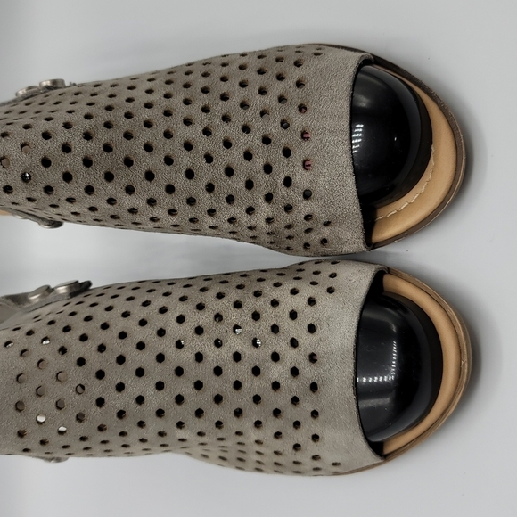 Sophia Milano Grey Perforated Suede Sling Back Sandal Heels Size 8 - Picture 2 of 8